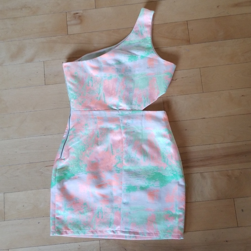Dress - Picture 2 of 3